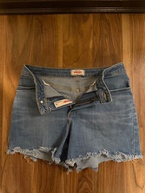 Wrangler Women’s Light Blue Frayed Hem Denim Shorts